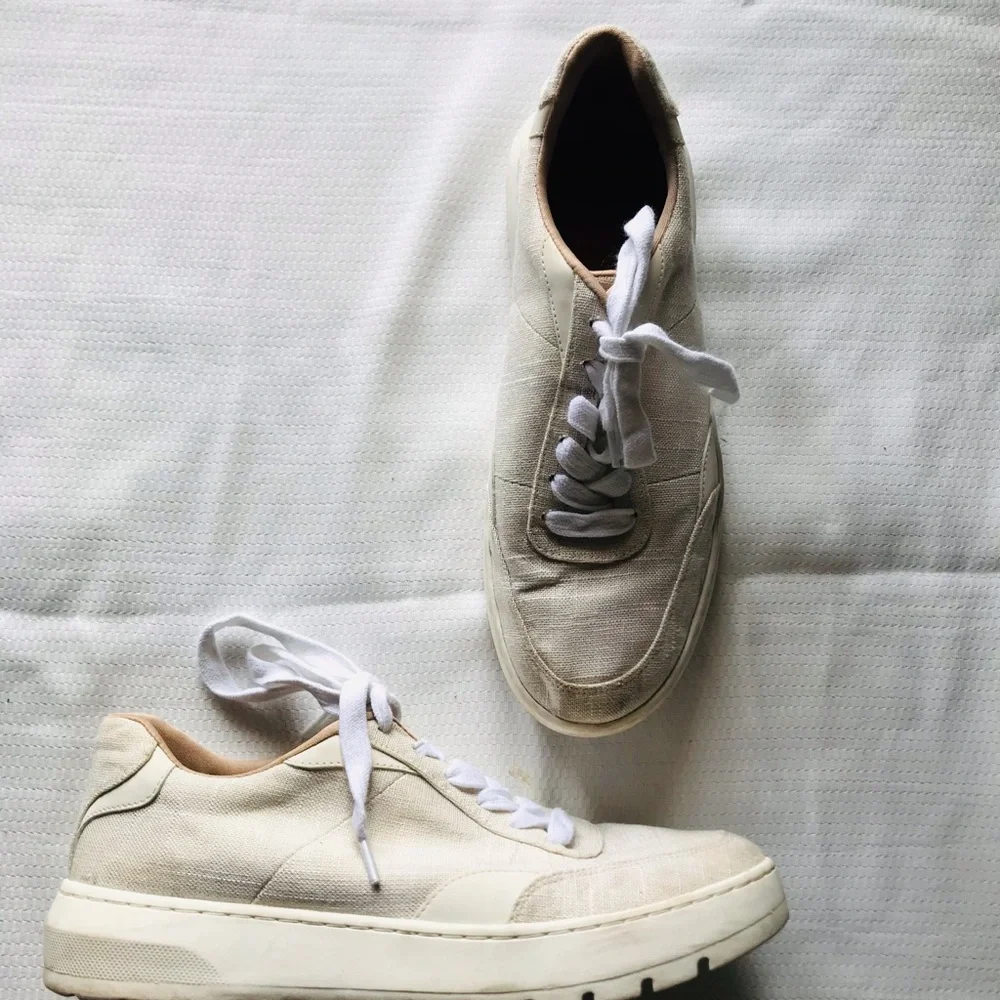 Vionic White Sneakers‎